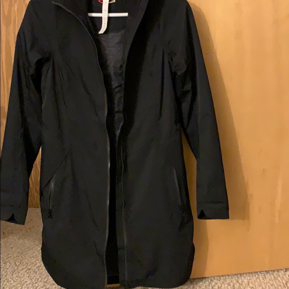 Lululemon Rain Coat Rare size 2-moving sale